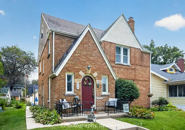 Photo 2 of Single family home for sale at 924 S Myrtle Ave, Kankakee, IL 60901 | MLS# 12762181 | Listing updated on 2026-09-19