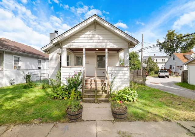 Photo 2 of Single family home for sale at 13 W 37th Street, Steger, IL 60475 | MLS# 12762183 | Listing updated on 2026-10-07
