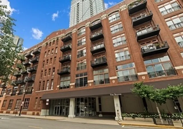 Condo for sale at 360 W Illinois St #8A, Chicago, IL 60654 | MLS# 12762186