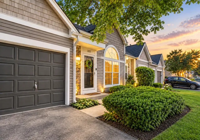 Townhouse for sale at 2223 Teton Pkwy, Algonquin, IL 60102 | MLS# 12762191