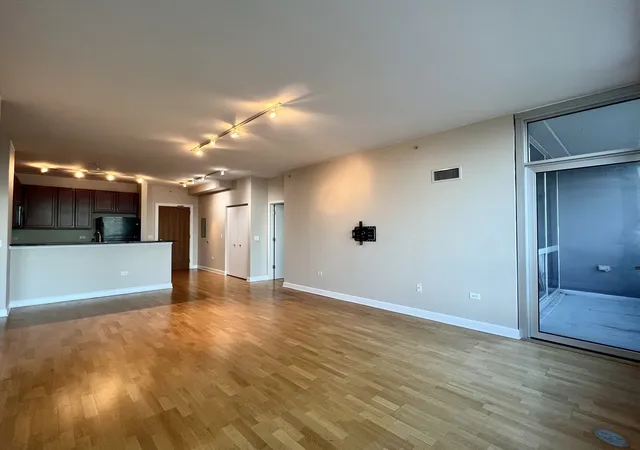 Listing Photo 4 - Condo for sale in building located at 1901 S Calumet Ave, Chicago, IL 60616 - Unit #2602