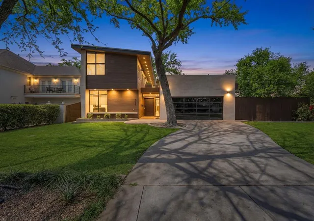 Photo 1 of Single family home for sale at 921 N Bailey Ave, Fort Worth, TX 76107 | MLS# 12762206 | Listing updated on 2026-09-23