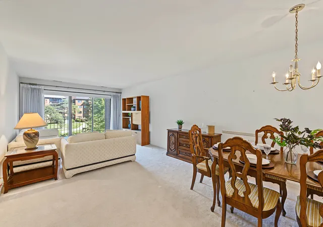 Listing Photo 4 - Condo for sale in building located at 101 Old Oak Dr, Buffalo Grove, IL 60089 - Unit #215