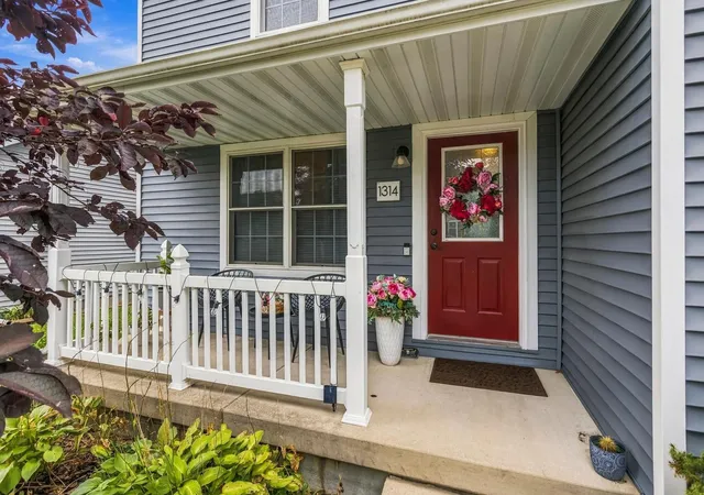 Photo 2 of Single family home for sale at 1314 Montgomery St, Urbana, IL 61802 | MLS# 12762209 | Listing updated on 2026-09-24