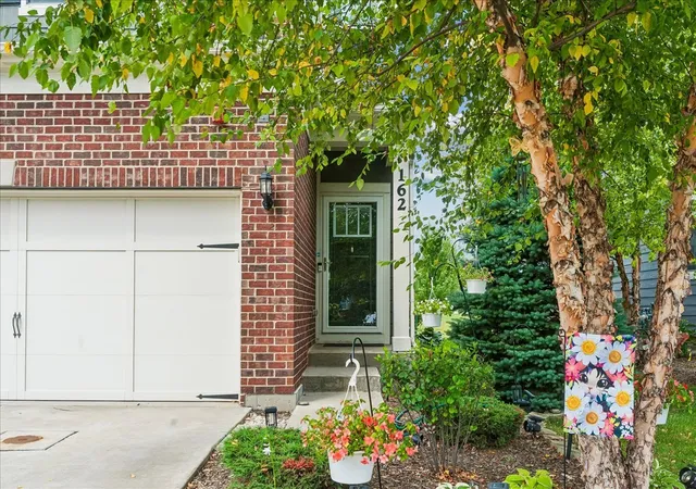 Photo 2 of Townhouse for sale at 162 Waverly Ct, Bloomingdale, IL 60108 | MLS# 12762220 | Listing updated on 2026-09-23