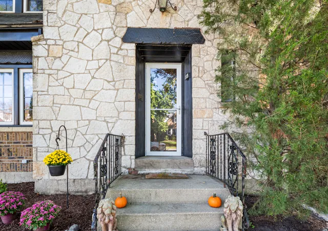 Photo 1 of Single family home for sale at 3135 Elm Ave, Brookfield, IL 60513 | MLS# 12762222 | Listing updated on 2026-10-06