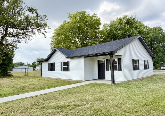 Single family home for sale at 868 E 2nd Street, Centralia, IL 62801 | MLS# 12762237 | Listing updated on 2026-09-17
