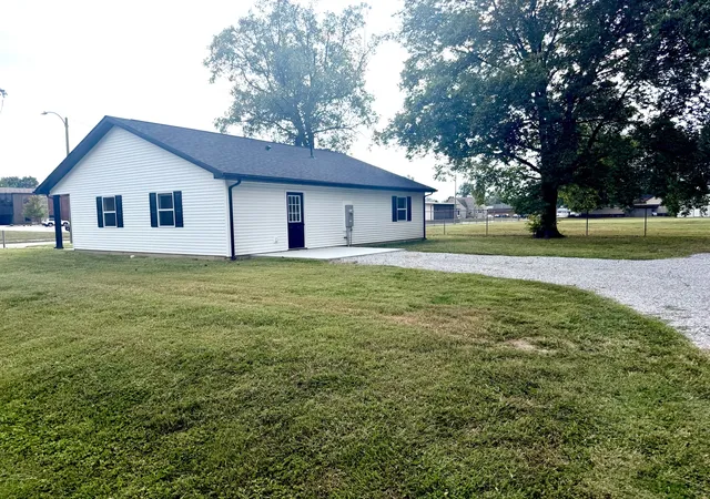 Photo 2 of Single family home for sale at 868 E 2nd Street, Centralia, IL 62801 | MLS# 12762237 | Listing updated on 2026-09-17
