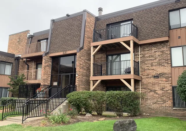 Photo 2 of Condo for sale at 621 Tralee Ct #3A, Schaumburg, IL 60193 | MLS# 12762238 | Listing updated on 2026-09-20