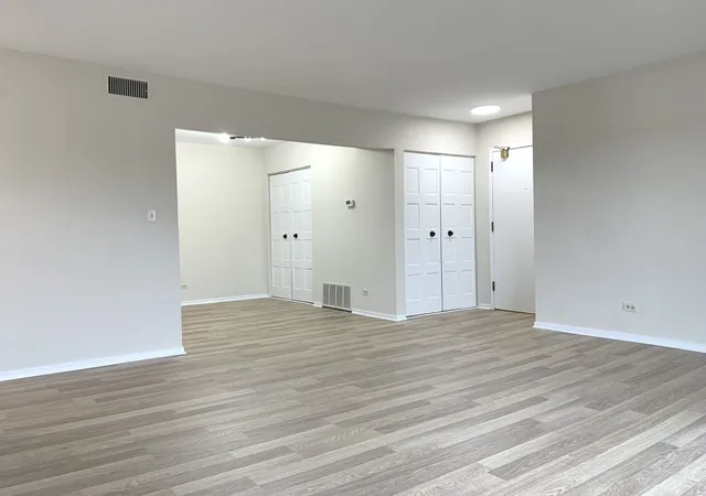 Listing Photo 4 - Condo for sale in building located at 621 Tralee Ct, Schaumburg, IL 60193 - Unit #3A