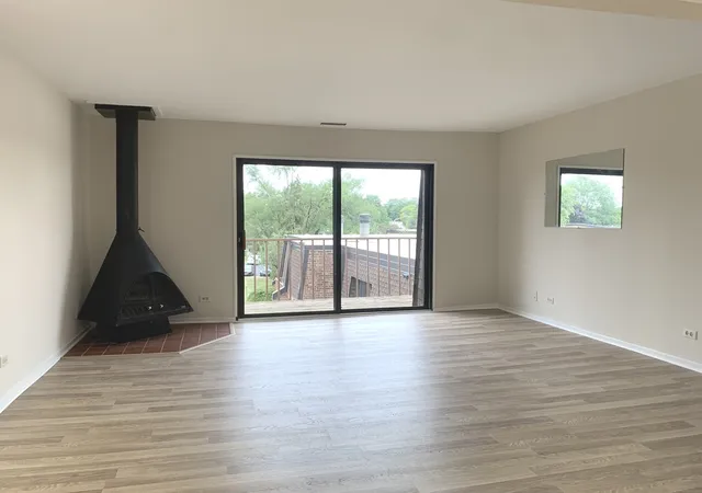 Listing Photo 5 - Condo for sale in building located at 621 Tralee Ct, Schaumburg, IL 60193 - Unit #3A