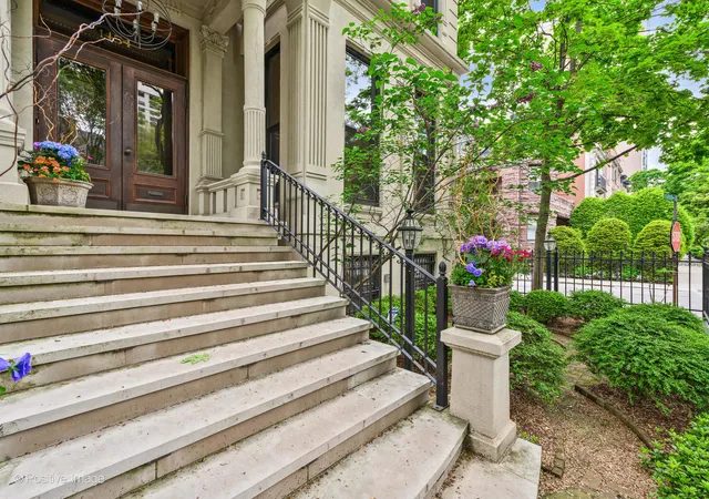 Photo 3 of Mansion for sale at 1454 N Dearborn St, Chicago, IL 60610 | MLS# 12762240 | Listing updated on 2026-09-23