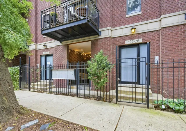 Photo 2 of Condo for sale at 524 N Hermitage Ave #2, Chicago, IL 60622 | MLS# 12762248 | Listing updated on 2026-09-20
