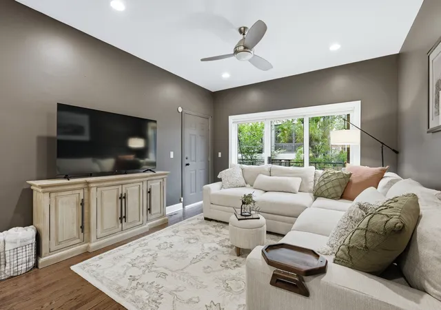 Photo 3 of Condo for sale at 524 N Hermitage Ave #2, Chicago, IL 60622 | MLS# 12762248 | Listing updated on 2026-09-20