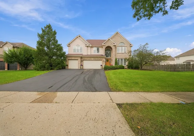 Photo 1 of Single family home for sale at 3630 White Deer Dr, Algonquin, IL 60102 | MLS# 12762252 | Listing updated on 2026-09-29