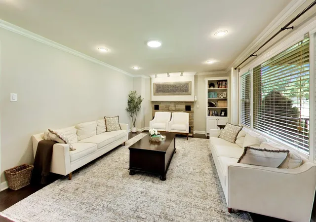 Photo 3 of Single family home for sale at 341 W Morris Ave, Lombard, IL 60148 | MLS# 12762254 | Listing updated on 2026-09-27