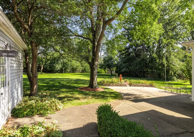 Photo 2 of Land for sale at 839 Huber Ln, Glenview, IL 60025 | MLS# 12762260 | Listing updated on 2026-09-23