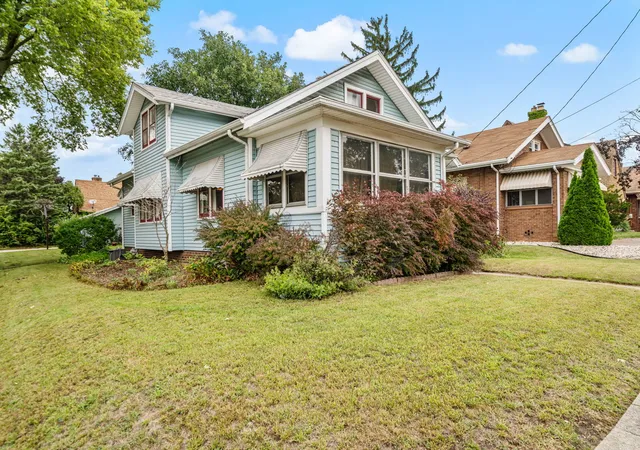 Photo 3 of Sale Pending at 2302 Broadway, Rockford, IL 61104 | MLS# 12762270 | Listing updated on 2026-09-19