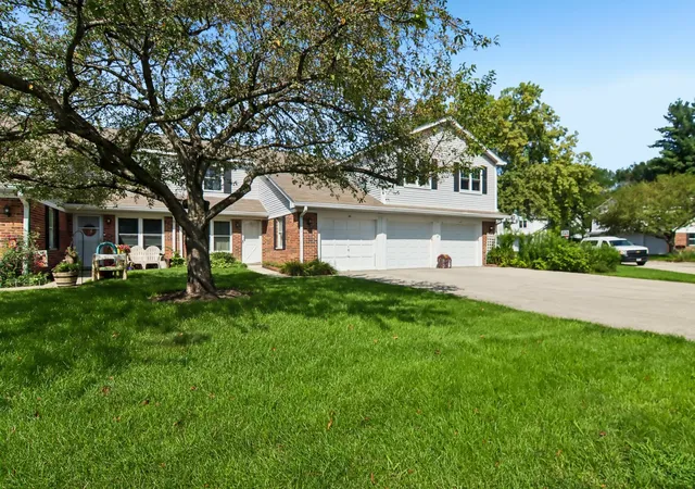 Photo 2 of Townhouse for sale at 45 Willow Cir, Cary, IL 60013 | MLS# 12762272 | Listing updated on 2026-09-24