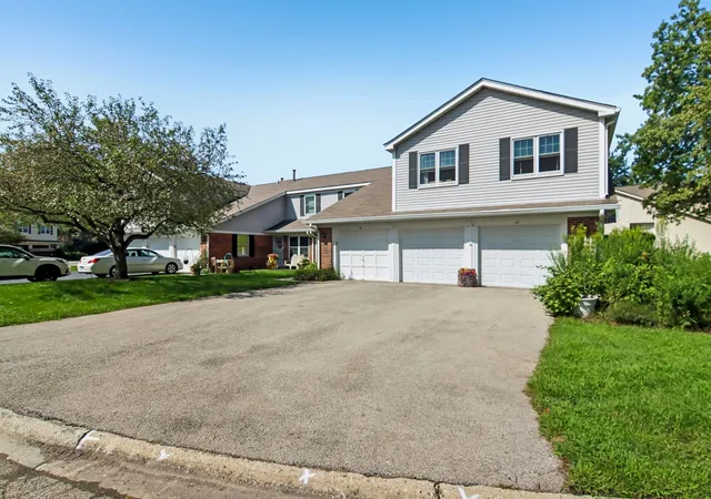 Photo 3 of Townhouse for sale at 45 Willow Cir, Cary, IL 60013 | MLS# 12762272 | Listing updated on 2026-09-24