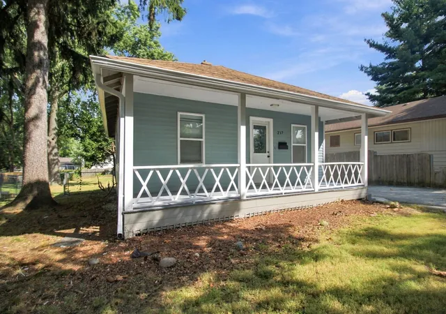 Photo 3 of Sale Pending at 217 N Warwick Ave, Westmont, IL 60559 | MLS# 12762276 | Listing updated on 2026-09-23