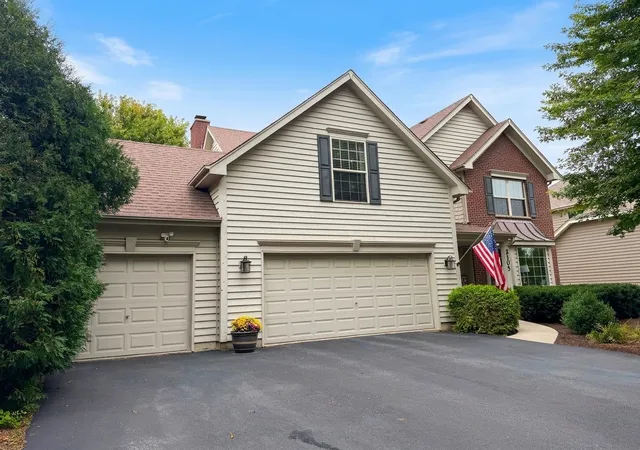 Photo 1 of Single family home for sale at 2105 Bent Tree Dr, Geneva, IL 60134 | MLS# 12762281 | Listing updated on 2026-09-24