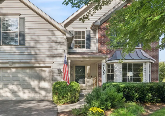 Photo 2 of Single family home for sale at 2105 Bent Tree Dr, Geneva, IL 60134 | MLS# 12762281 | Listing updated on 2026-09-24