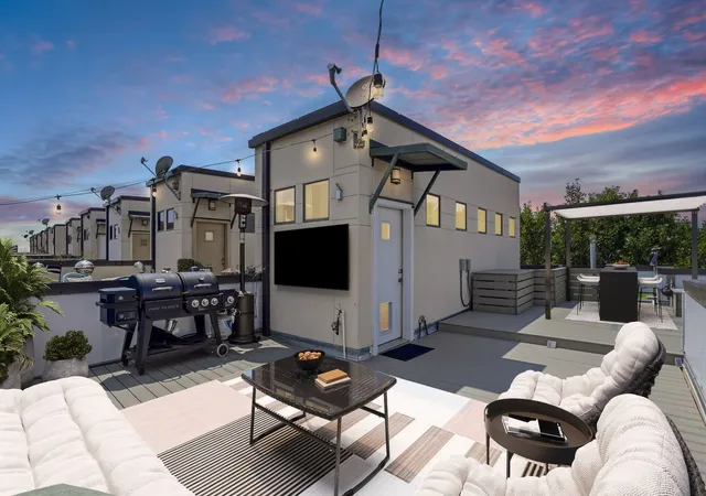 Photo 2 of Townhouse for sale at 644 E Bluff St, Fort Worth, TX 76102 | MLS# 12762288 | Listing updated on 2026-09-19
