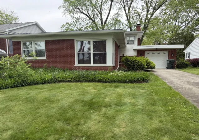 Single family home for sale at 718 Central Park Ave, Flossmoor, IL 60422 | MLS# 12762302
