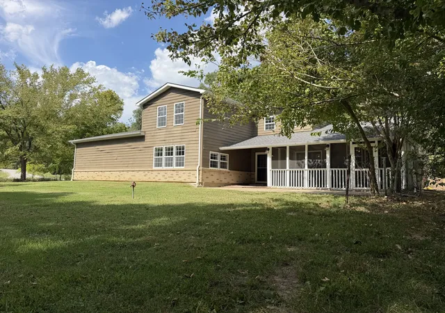 Photo 2 of Single family home for sale at 1591 N Reed Sta Rd, Carbondale, IL 62901 | MLS# 12762305 | Listing updated on 2026-09-24