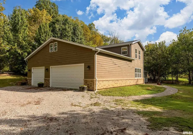 Photo 3 of Single family home for sale at 1591 N Reed Sta Rd, Carbondale, IL 62901 | MLS# 12762305 | Listing updated on 2026-09-24