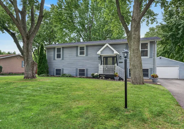 Photo 1 of Single family home for sale at 1521 Surrey Rd, Batavia, IL 60510 | MLS# 12762306 | Listing updated on 2026-09-30