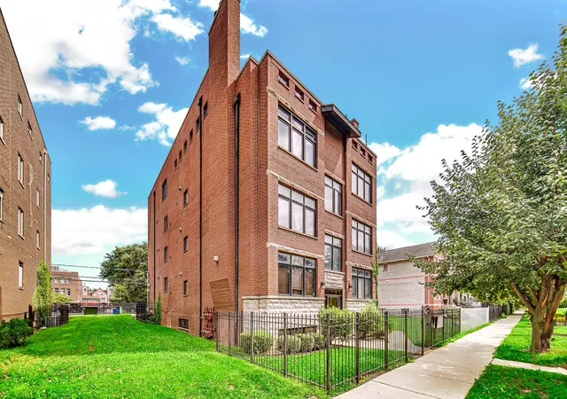 Photo 2 of Condo for sale at 3541 S Prairie Ave #4, Chicago, IL 60653 | MLS# 12762308 | Listing updated on 2026-09-23