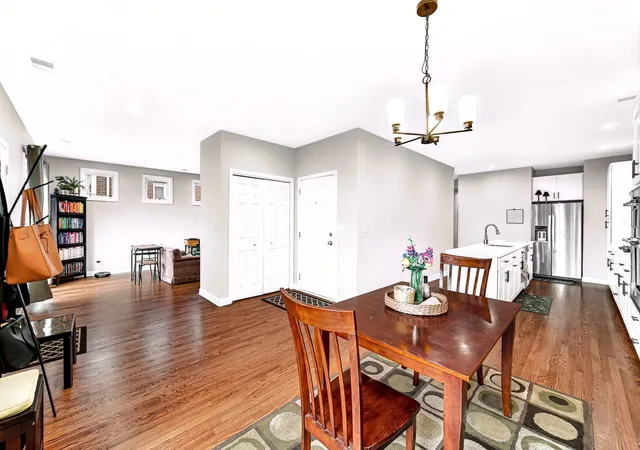 Listing Photo 4 - Condo for sale in building located at 3541 S Prairie Ave, Chicago, IL 60653 - Unit #4