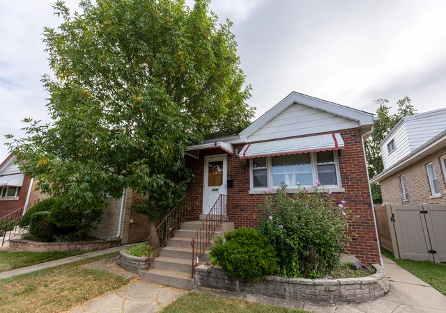 Single family home for sale at 2433 S Keystone Ave, North Riverside, IL 60546 | MLS# 12762323