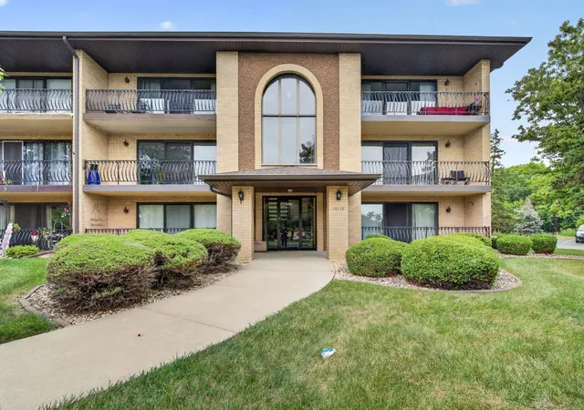 Photo 1 of Condo for sale at 15110 Evergreen Dr #1C, Orland Park, IL 60462 | MLS# 12762338 | Listing updated on 2026-09-21