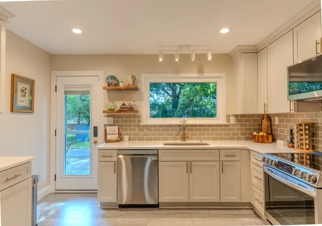 Photo 3 of Sale Pending at 731 Roland Ave, Rockford, IL 61107 | MLS# 12762340 | Listing updated on 2026-09-23