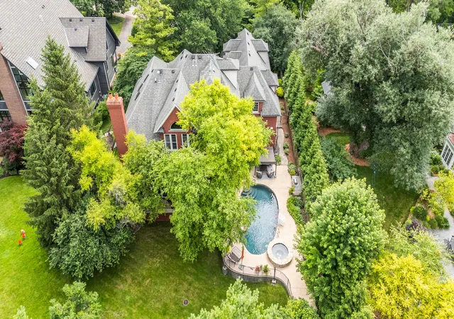 Photo 2 of Mansion for sale at 1106 Astor Pl, Glencoe, IL 60022 | MLS# 12762346 | Listing updated on 2026-09-23