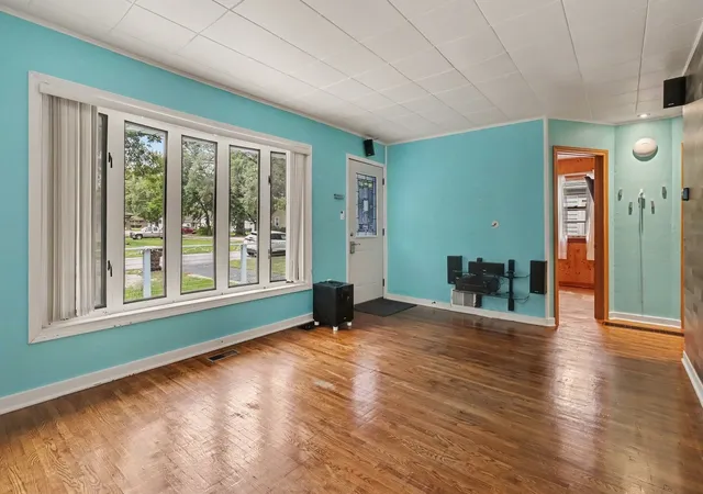 Photo 4 of Single family home for sale at 28 Kildare Ave, Joliet, IL 60433 | MLS# 12762348 | Listing updated on 2026-09-20