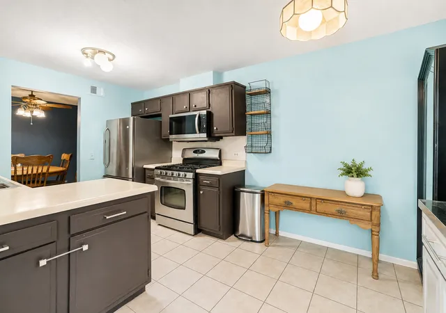 Photo 4 of Townhouse for sale at 1059 Southbury Ln, Wheeling, IL 60090 | MLS# 12762353 | Listing updated on 2026-09-23