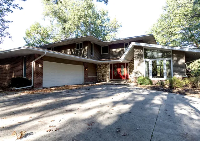 Single family home for sale at 2920 Gateway Gorge Dr, Morris, IL 60450 | MLS# 12762355