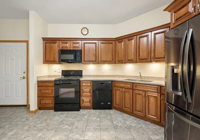 Photo 3 of Condo for sale at 3125 Town Sq Dr #401, Rolling Meadows, IL 60008 | MLS# 12762356 | Listing updated on 2026-09-23