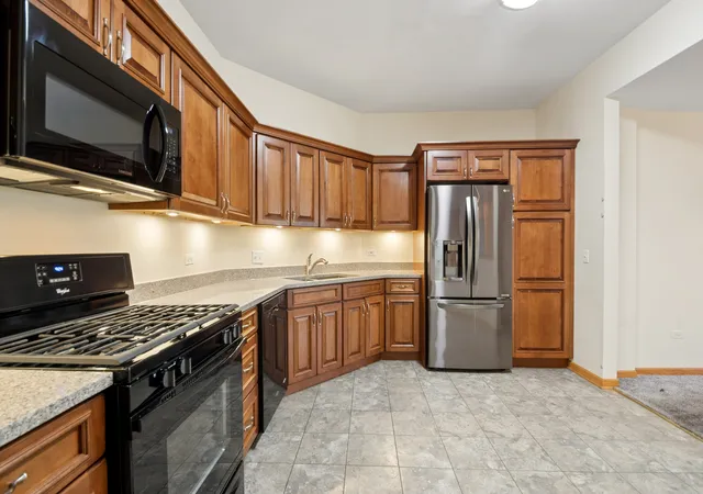 Photo 4 of Condo for sale at 3125 Town Sq Dr #401, Rolling Meadows, IL 60008 | MLS# 12762356 | Listing updated on 2026-09-23