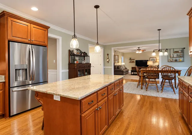 Photo 3 of Single family home for sale at 2016 Edgeview Dr, New Lenox, IL 60451 | MLS# 12762359 | Listing updated on 2026-09-22