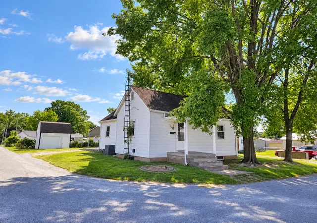 Photo 2 of Sale Pending at (Undisclosed), Pinckneyville, IL 62274 | MLS# 12762361 | Listing updated on 2026-09-30