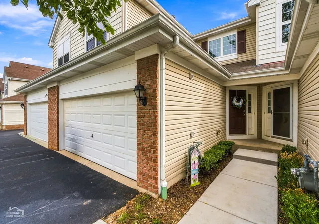 Photo 2 of Townhouse for sale at 32455 N Allegheny Way, Lakemoor, IL 60051 | MLS# 12762370 | Listing updated on 2026-10-06