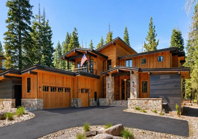 Photo 1 of Single family home for sale at 9295 Brae Rd, Truckee, CA 96161 | MLS# 12762376 | Listing updated on 2026-09-23