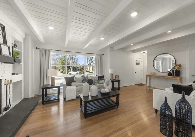 Photo 3 of Single family home for sale at 9525 Parkside Ave, Oak Lawn, IL 60453 | MLS# 12762381 | Listing updated on 2026-09-23