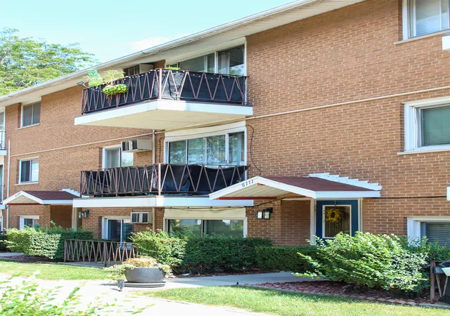 Condo for sale at 6111 W 64th Place #3, Chicago, IL 60638 | MLS# 12762383