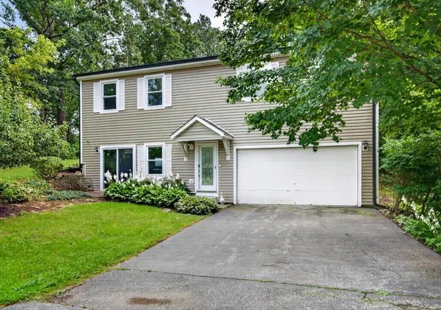 Photo 1 of Single family home for sale at 919 W Dale Ave, Lakemoor, IL 60051 | MLS# 12762388 | Listing updated on 2026-10-02